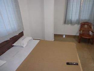 Oyo 36211 Hotel Padma Palace Ujjain Buitenkant foto
